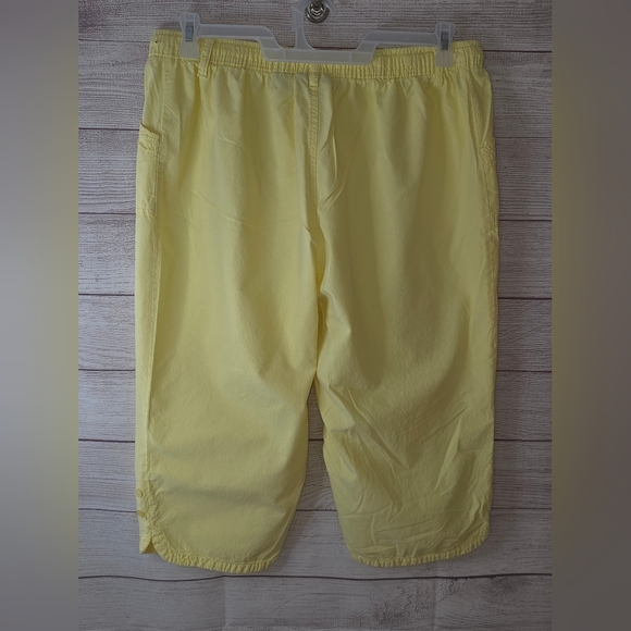 Gloria Vanderbilt Capris Size XL - Picture 2 of 5